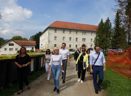 Odhod udeležencev do arheoloških izkopanin