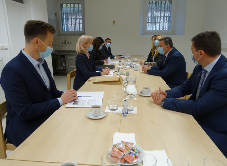 Ministrica mag. Lilijana Kozlovič v pogovoru o razmerah v oddelku