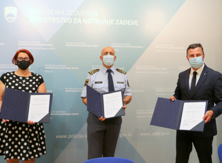 Dr. Danijela Mrhar Prelić, dr. Anton Olaj in mag. Bojan Majcen so podpisali sporazum o sodelovanju med tremi institucijami