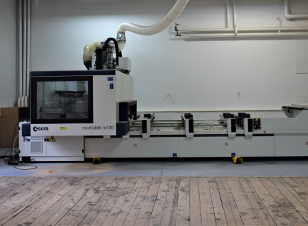 CNC stroj