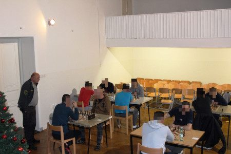 Zaprte osebe pri igri šaha