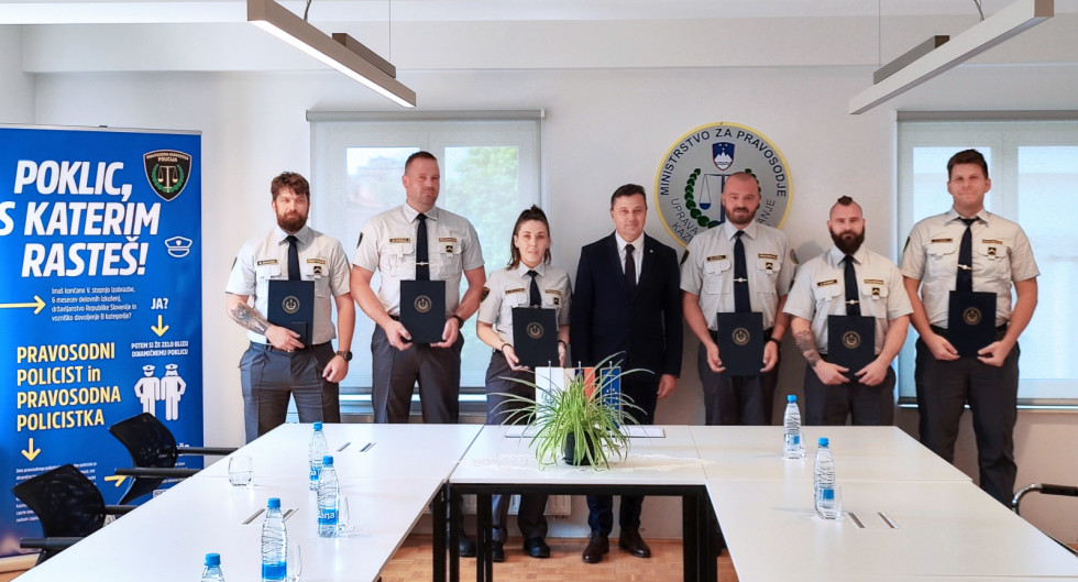 Letos je svečano prisegla že druga skupina pravosodnih policistk oz. policistov.