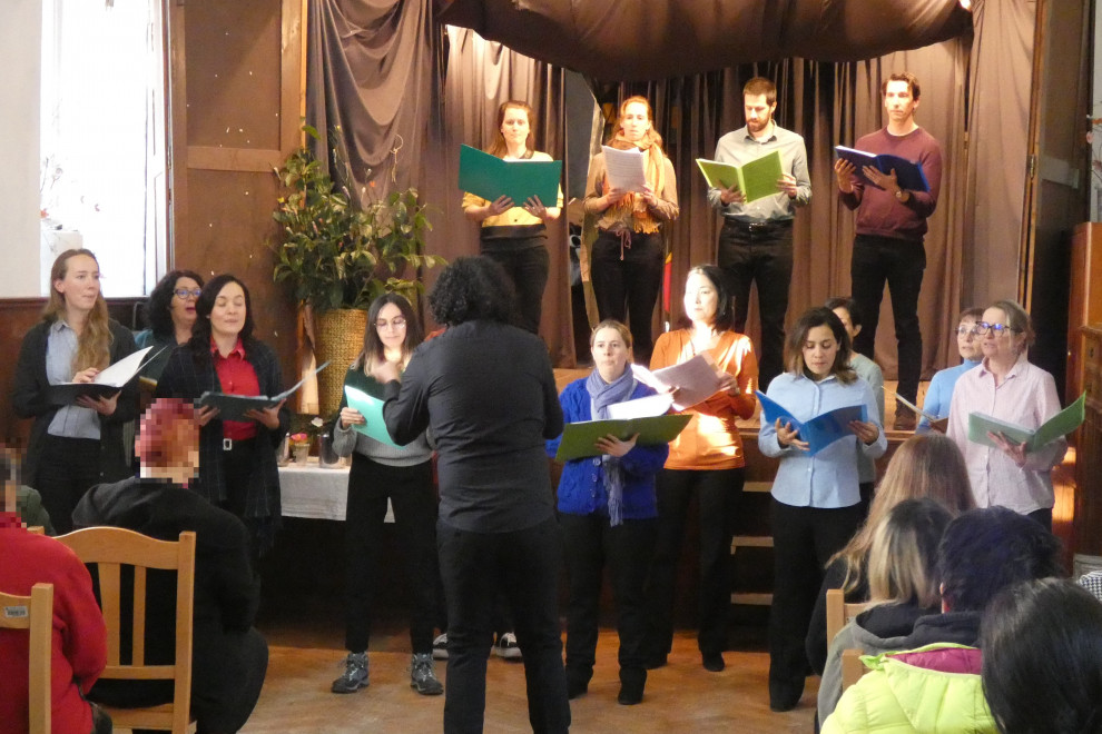 Pevski zbor v zavodski dvorani