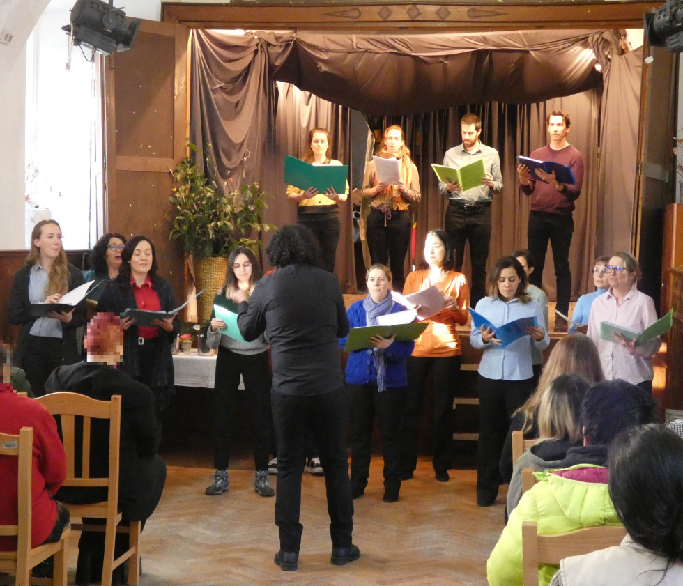 Pevski zbor v zavodski dvorani