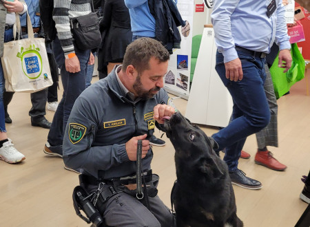 Pravosodni policist s službeno psičko Kleo