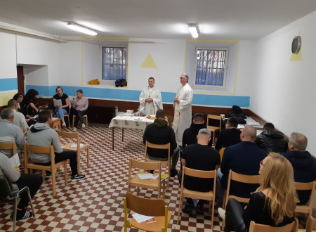 Maša z dr. Sajetom v novomeškem zaporu