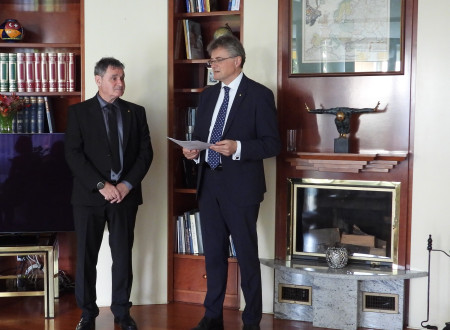 Fulvio Dovgan ob podelitvi odlikovanja s strani veleposlanika