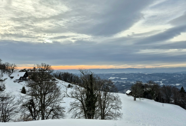 Zimska zunajzavodska aktivnost mladoletnikov Prevzgojnega doma Radeče – sankanje na Lisci