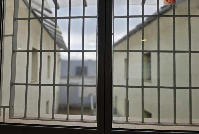 V koprskem zaporu največji izziv kadrovska stiska in vse zahtevnejša struktura zaprtih oseb