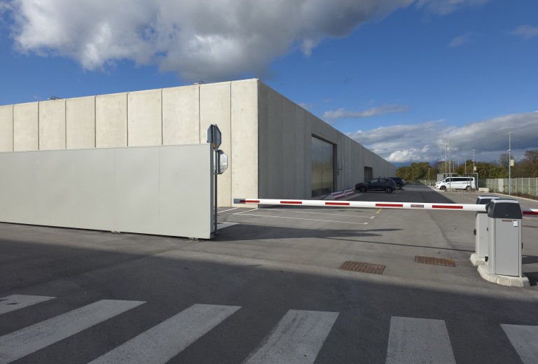 Novo poglavje ljubljanskega zapora: ZPKZ Ljubljana se je danes preselil s Povšetove v Dobrunje