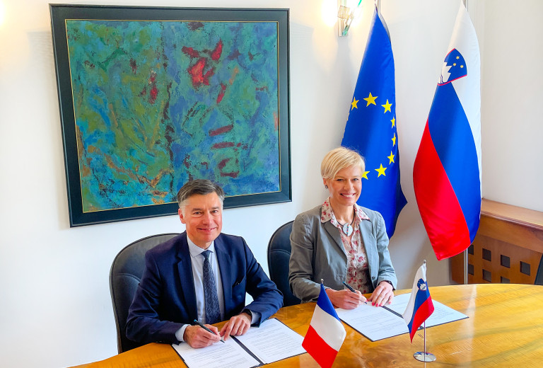 Podpis sporazuma s francoskim inštitutom za industrijsko lastnino