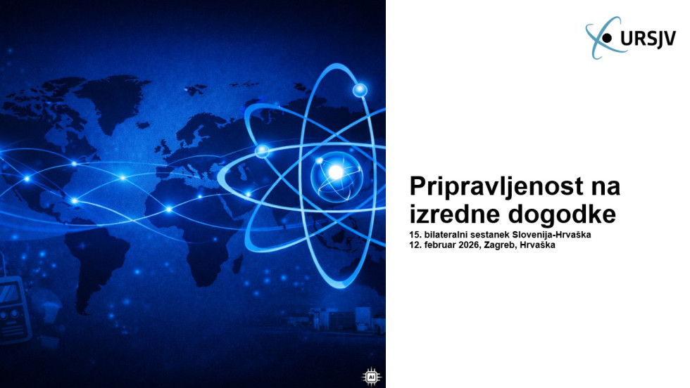 atomsko jedro z elektroni okoli jedra v beli barvi na modrem ozadju ter besedilo črne barve