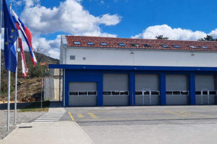 https://www.gov.si/zbirke/projekti-in-programi/vseslovenski-center-za-velike-pozare-v-naravnem-okolju/