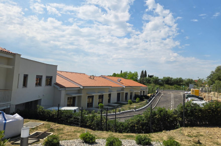 https://odu-koper.si/projekti/bivalna-enota-bella-vista-v-hrvatinih/