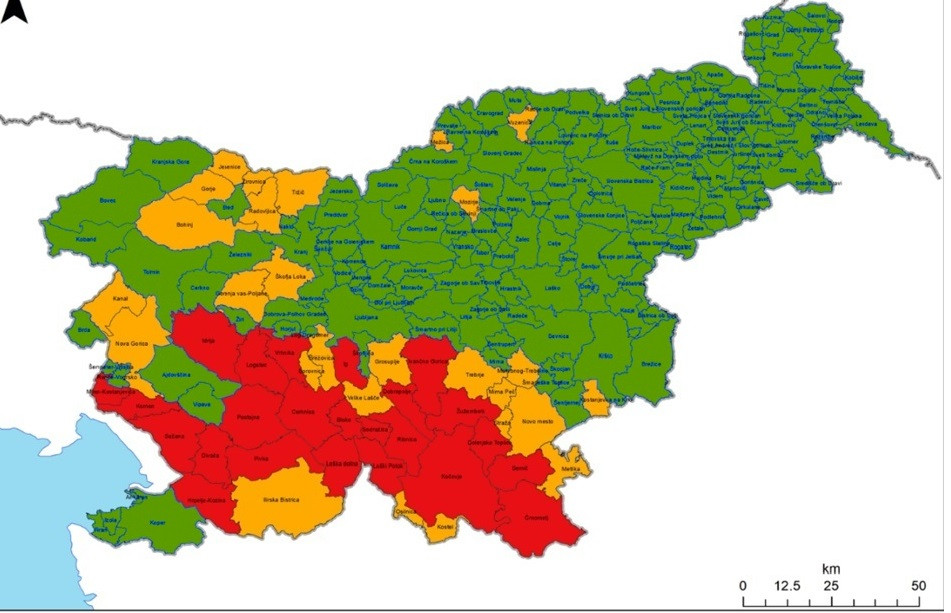 Radonski zemljevid Slovenije prikazuje radonska območje v Sloveniji, obarvana z oranžno in redečo barvo, v glavnem v JZ delu države. Ostala območja, v glavnem v SZ delu države so obarvana z zeleno barvo. 