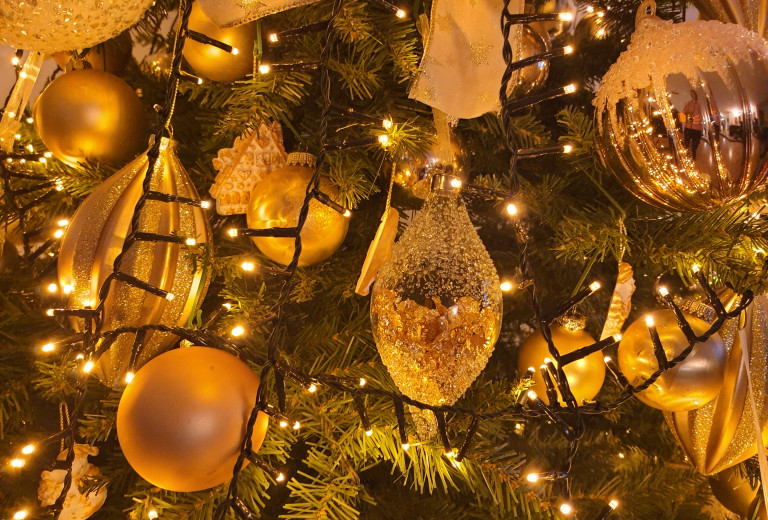 Naj prazniki zažarijo, ne zagorijo