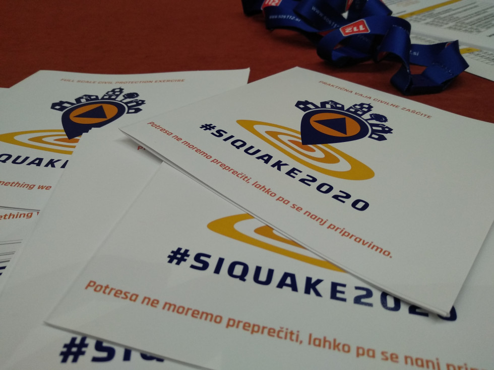 Letak za projekt #SIQUAKE2020