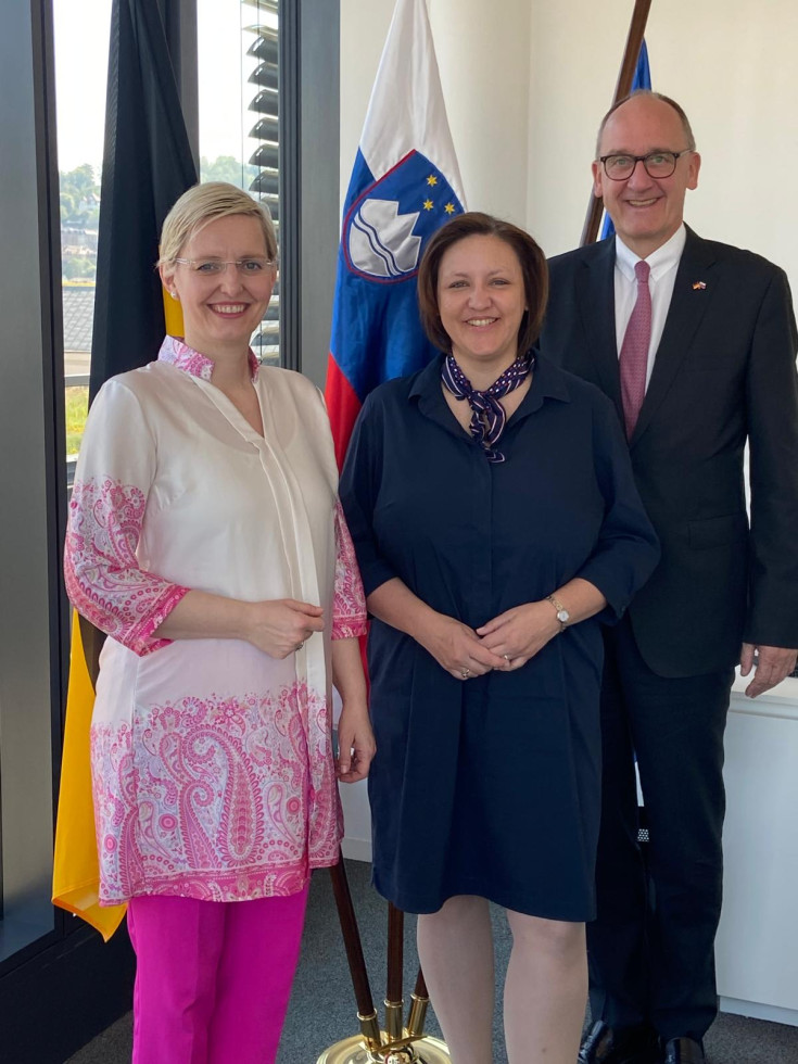 Botschafterin Dr. Ana Polak Petrič, Generalkonsulin Maša Šiftar und Honorarkonsul der Republik Slowenien Dr. Matthias Karl