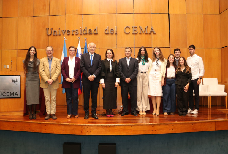 La Embajada, en colaboración con ASEF y la Universidad del CEMA, organizó un simposio científico sobre inteligencia artificial 