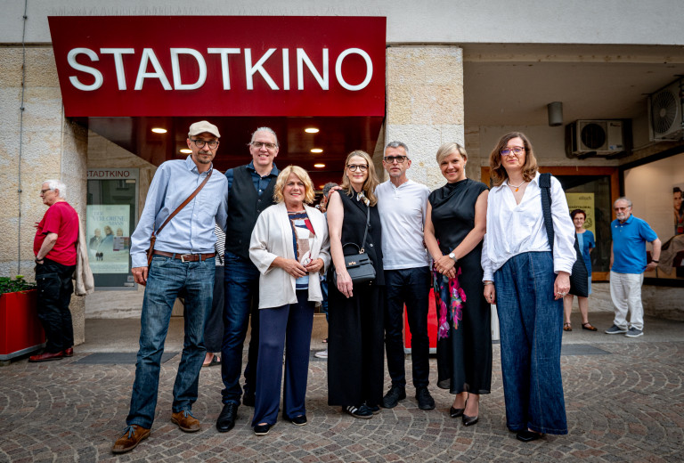 Uspešna avstrijska premiera slovenskega filma "Belo se pere na 90" v Beljaku
