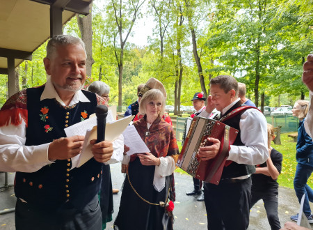 Slovenians in folk costume