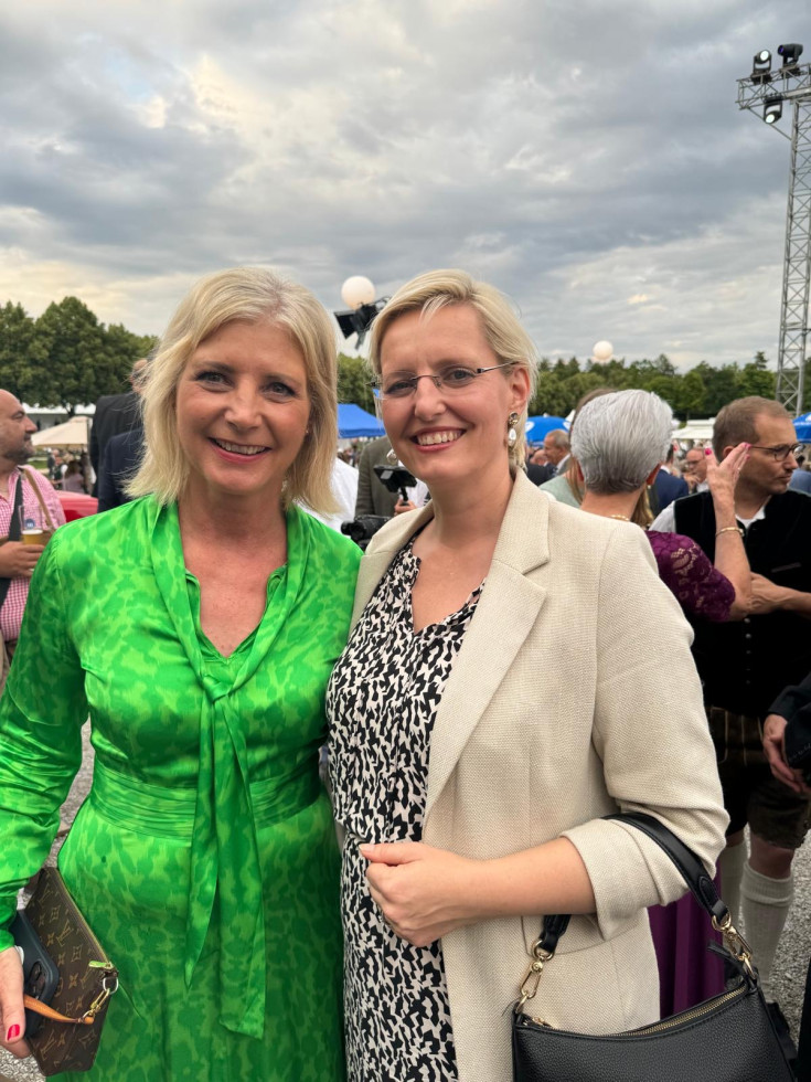 Generalna konzulka Maša Šiftar z ministrico Ulrike Scharf.