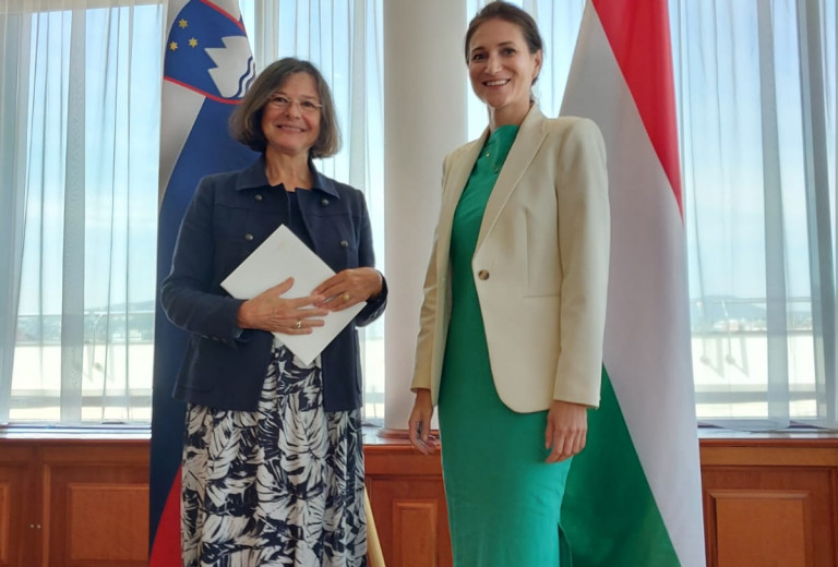 Slovesna predaja eksekvature novi generalni konzulki Republike Slovenije v Monoštru