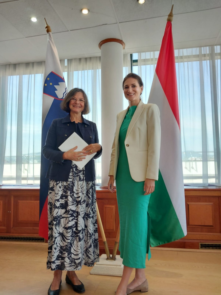 Generalna konzulka Republike Slovenije v Monoštru Dubravka Šekoranja in državna podsekretarka, generalna direktorica za razvoj evropskih odnosov na Ministrstvu za zunanje zadeve in trgovino Madžarske Krisztina Varju
