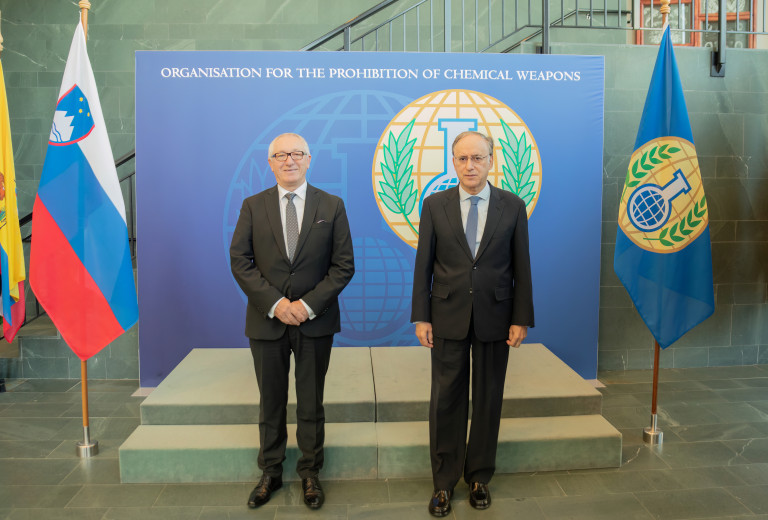 Veleposlanik Drofenik predal poverilna pisma generalnemu direktorju OPCW