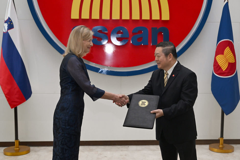 Ambassador Dr Smiljana Knez presenting letters of credence to ASEAN Secretary General Hourn
