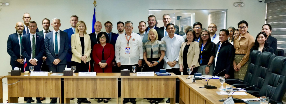 Meeting with the representatives of the Department of National Defense and the Department of Energy