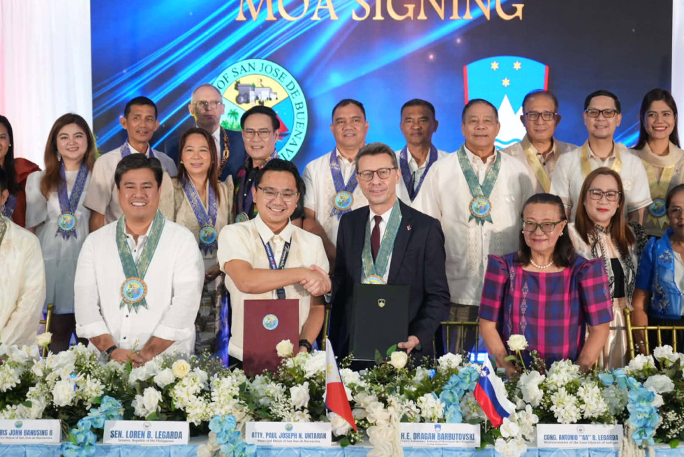 The signing cermony was attended by Antique Governor Paolo Everardo Javier, San Jose de Buenavista Mayor Paul Joseph Untaran,  Deputy Head of Mission of the Embassy of Slovenia and other representatives of Antique.