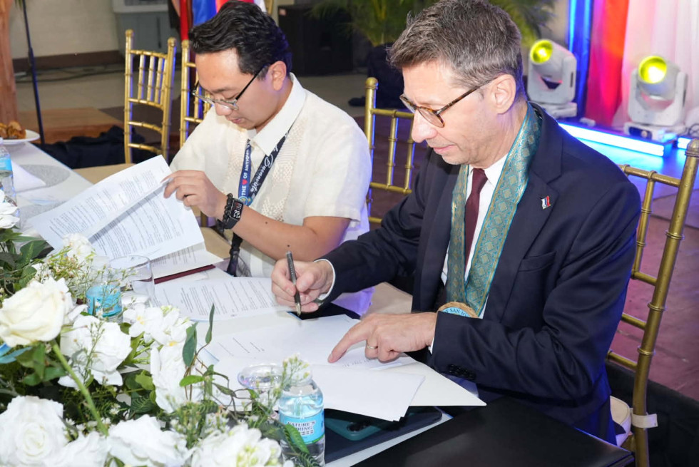 MOA was signed by San Jose de Buenavista Mayor Paul Joseph N. Untaran and Deputy Head of Mission of the Embassy of Slovenia in Manila Dragan Barbutovsk