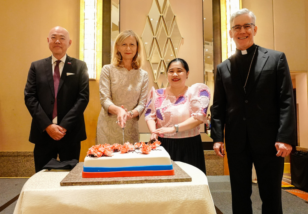 Ceremonial cake cutting celebrating 35 years of Slovenia's independence with Ambassador Smiljana Knez, DFA Undersecretary  Maria-Theresa Dizon-De Vega, Apostolic Nuncio Archbishop Charles Brown and the Honorary Consul of Slovenia Felix Ang.