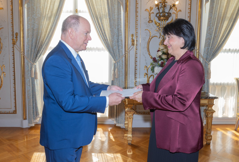 Veleposlanica Cvelbar Bek je predala poverilno pismo Njegovi knežji visokosti Albertu II