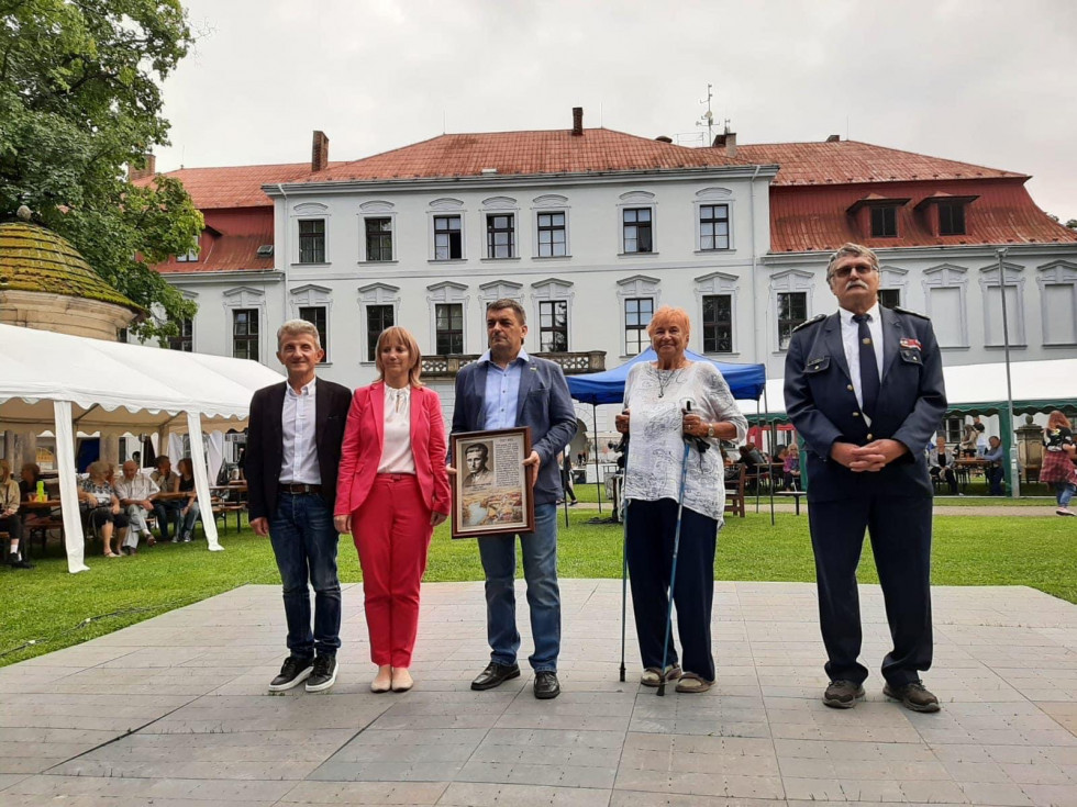 Z leve proti desni Zdenko Grimšič, veleposlanica Tanja Strniša, župan Cerekvic Milan Tobolka, Božena Skalicky Kuhelj ter vodja gasilske enote Miroslav Novák