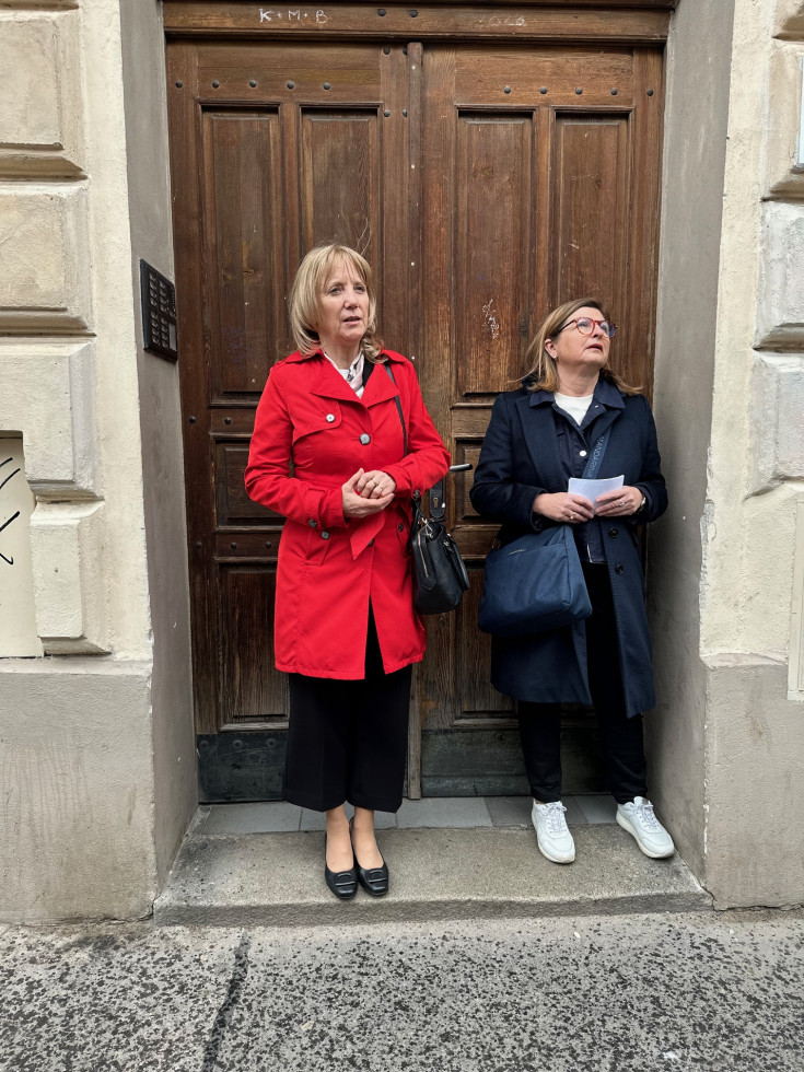 Nagovor veleposlanice Strniša ob odprtju spominske plošče Zofki Kveder v Pragi