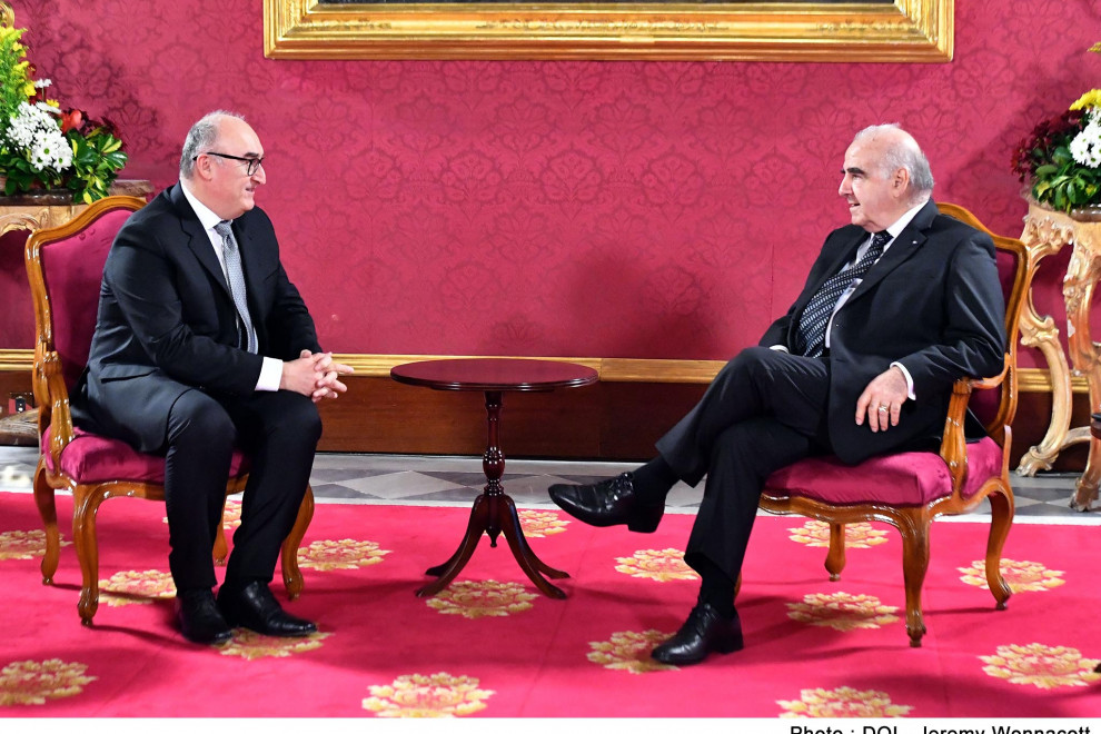 Veleposlanik Longar in predsednik Vella