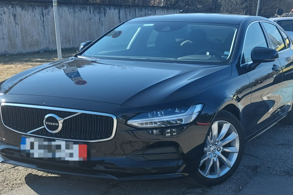 4 doors sedan Volvo S90, Onyx Black Metallic Colour