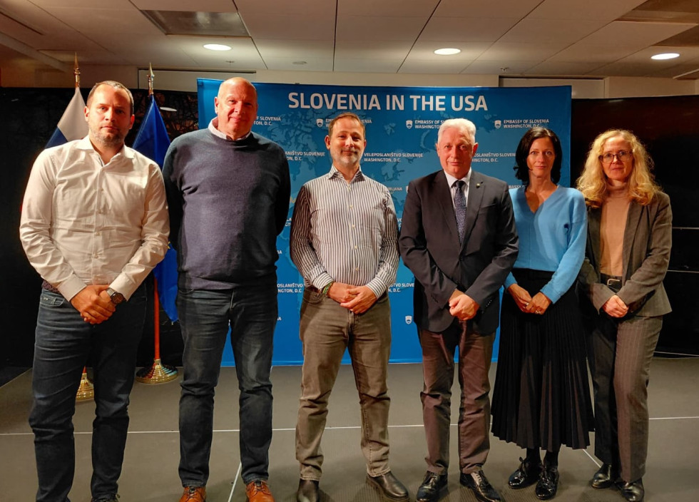 skupinska slika na odru