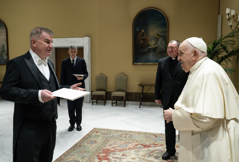 Predaja poverilnih pisem veleposlanika magistra Franca Buta papežu Frančišku