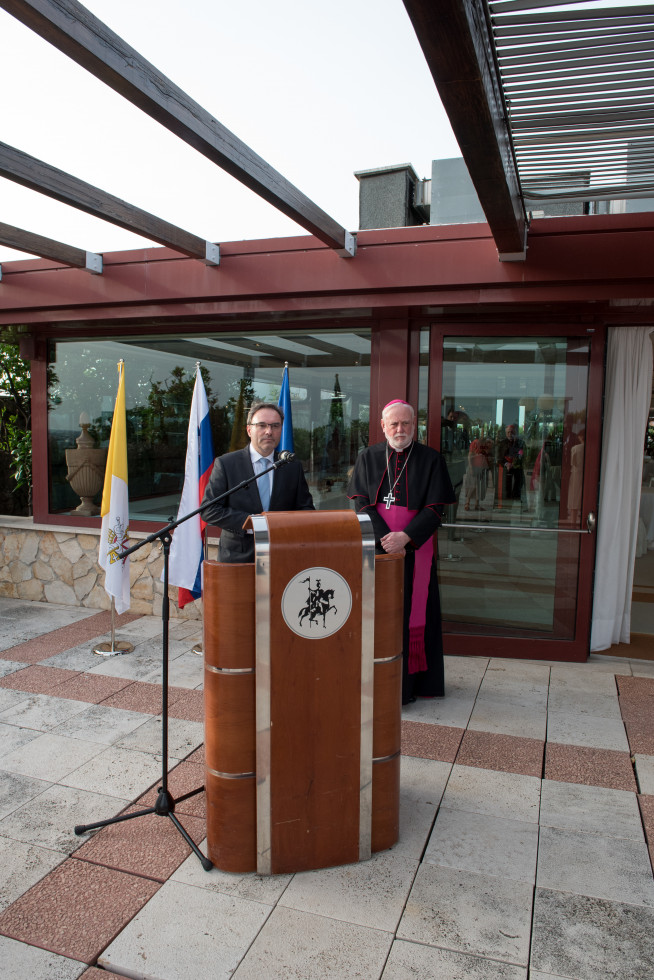 Veleposlanik Jakob Štunf in nadškof Paul Richard Gallagher