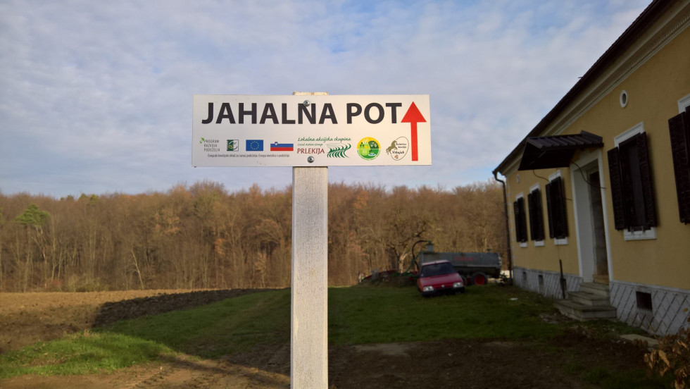 Jahalna pot znak.