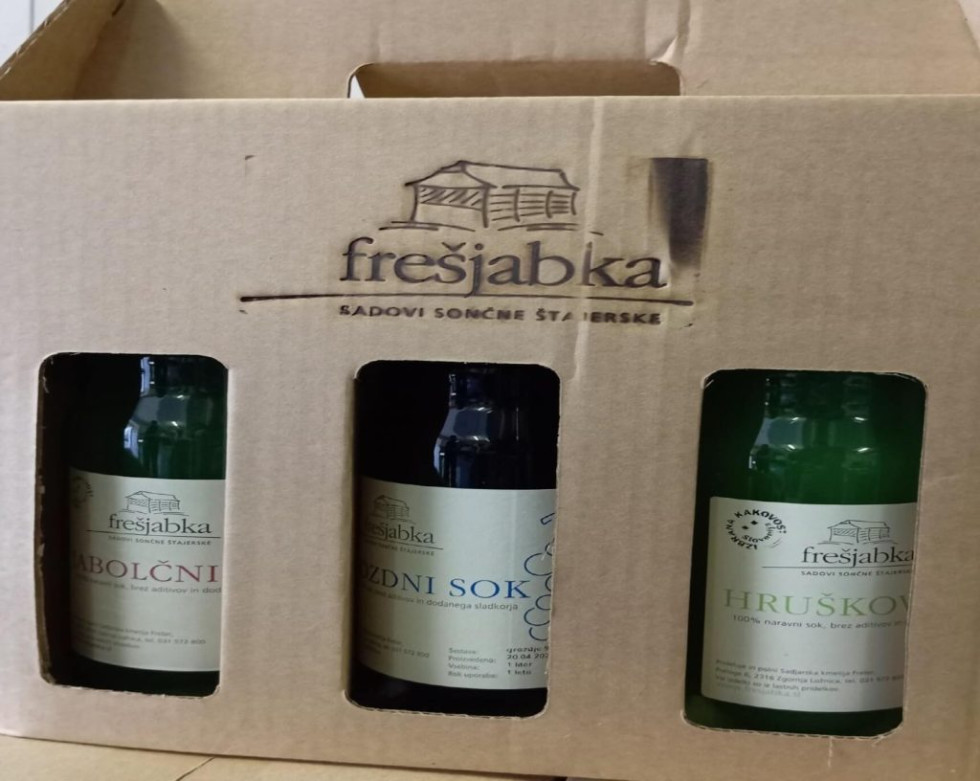 Izdelki kmetije Frešer.  “Naj vam teknejo sadovi sončne Štajerske!”