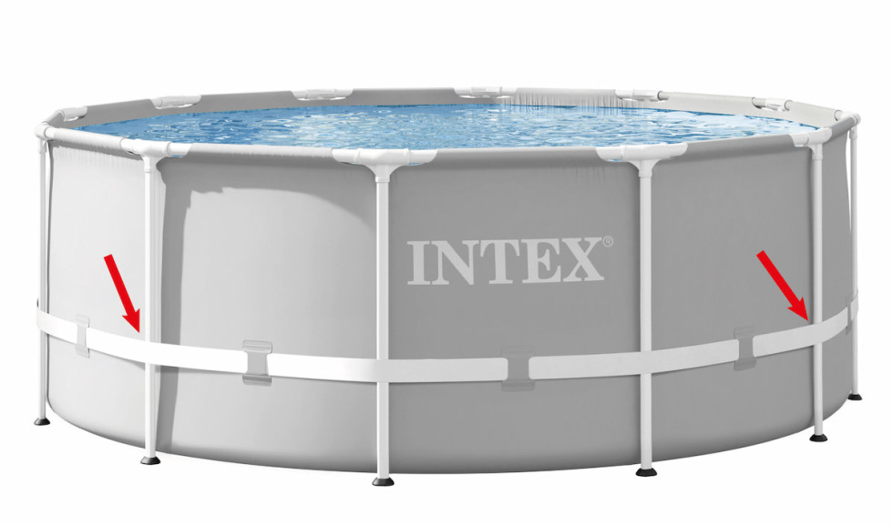 Fotografija -  nadzemni bazen z označenimi mesti umaknjenega načina spojev