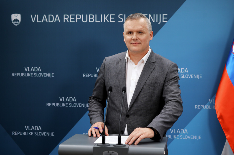 Minister Bojan Kumer at the press conference