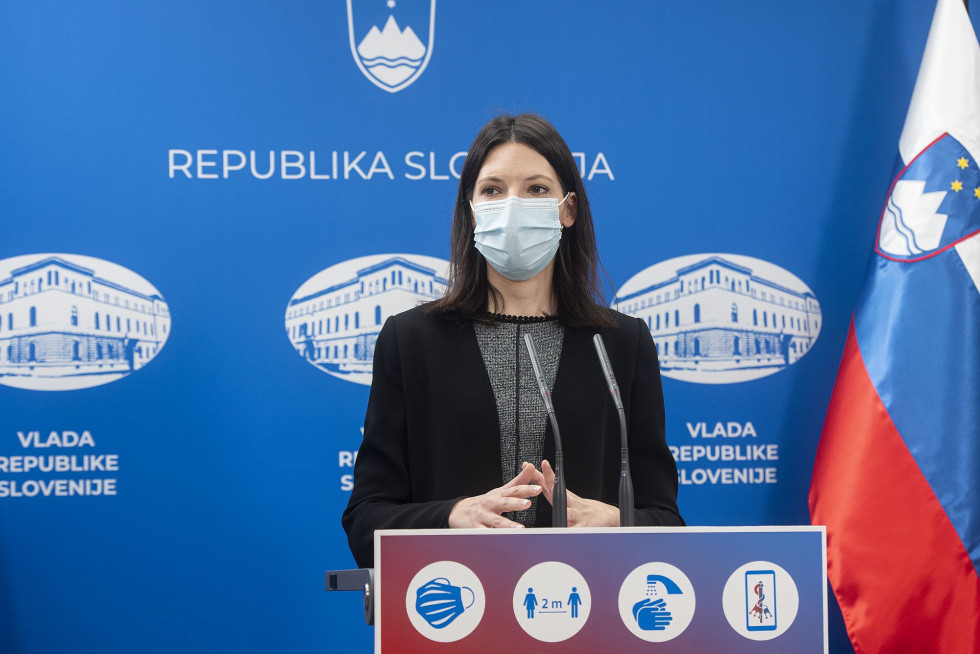 Spokeswoman Maja Bratuša at the press conference