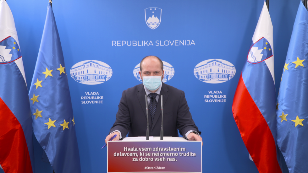 Minister za zdravje Janez Poklukar med novinarsko konferenco