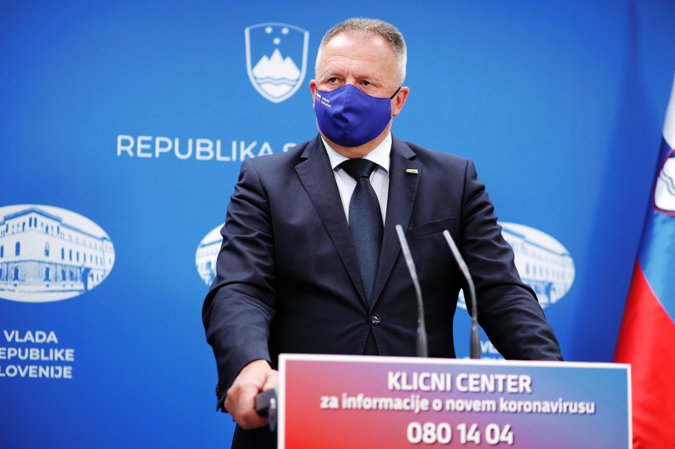 Minister of Economic Development and Technology Zdravko Počivalšek with a mask on his face.