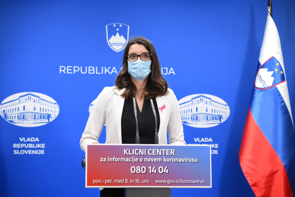 Minister of Education Simona Kustec with a mask.